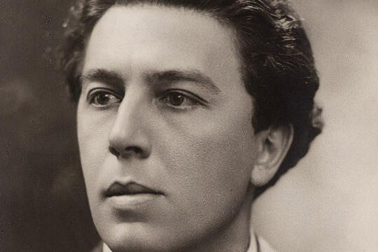 André Breton photographié en 1927