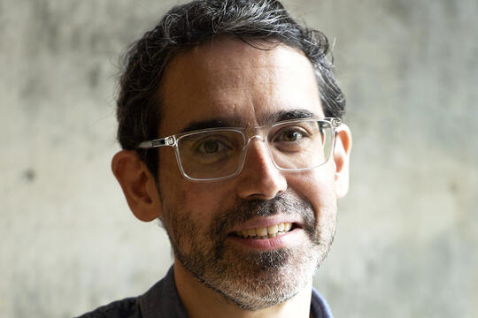 Philippe Manevy La colline qui travaille LeBruit du Monde0.jpg