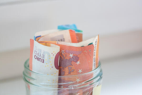 Quelques euros dans un bocal