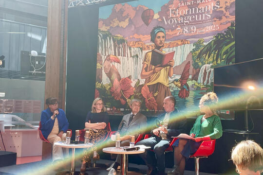 Présentation d'Etonnants voyageurs 2025 lors de la conférence de presse du 28 avril.