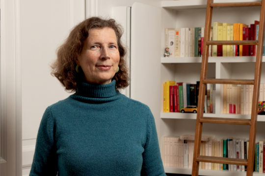 Catherine Cusset, à son domicile parisien en février 2025