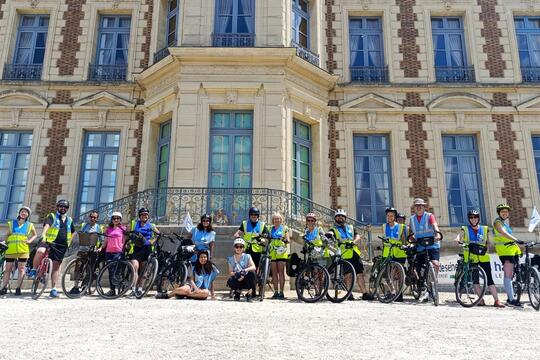 Photo de groupe devant le château de Sceaux