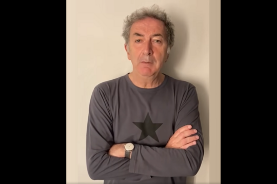 Dans une vidéo, l'acteur François Morel a appelé à soutenir la librairie Le Passage, à Alençon