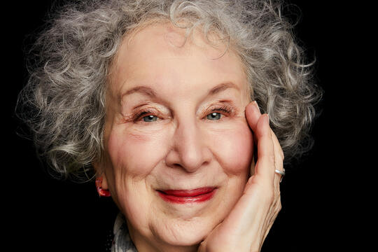 Margaret Atwood Le livre des vies Memoires ecarlates Robert Laffont0.jpg