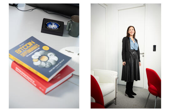 Vanessa Perrée et ses livres de travail.jpg