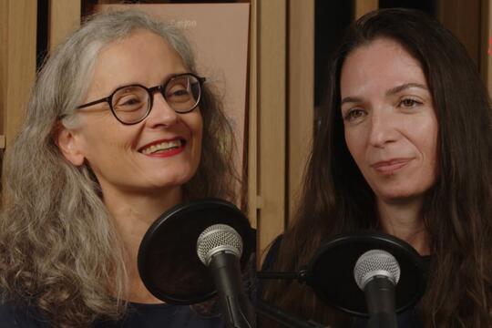 Anne Godard au micro d'Aurélie Lévy