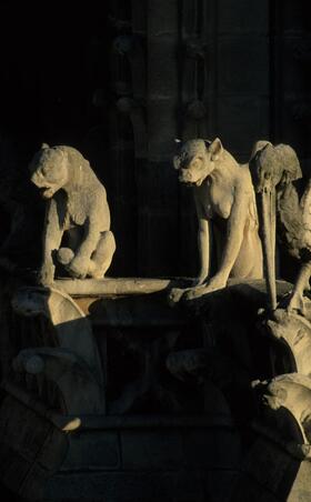 Pauline Guillemet Reconstruire le Moyen ge Cathedrales chateaux monasteres  comment nous avons fantasme notre passe medieval Premier Parallele0.jpg