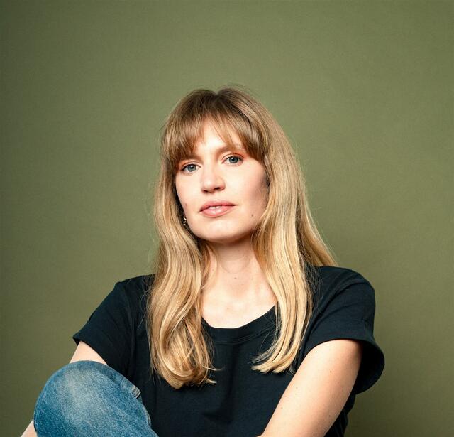 Portrait de Eléonore Dervieux, lauréate du prix Jean Anglade du premier roman 2024