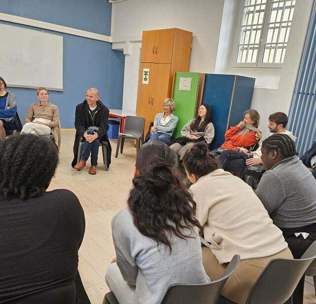 Rencontre entre Abdellah Taïa et des détenues à la prison pour femmes de Versailles