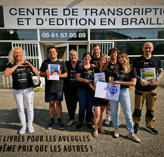 Neuf des onze membres du Centre de transcription et d'édition en braille (CTEB)