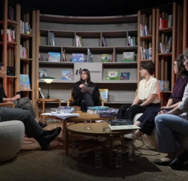 Jean Nemo (La Librairie des Écoles), Aude Sarrazin (Glénat Jeunesse), Charlotte Moundlic (Rue de Sèvres - L'École des Loisirs), Dorothy Aubert (Robert Laffont) et Aude Marzin (Librairie Plaisir de Lire) sur le plateau du webinaire jeunesse de Livres Hebdo