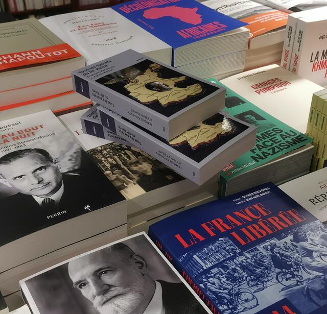 Rayon Histoire de la Librairie L'écume des mots (Paris)