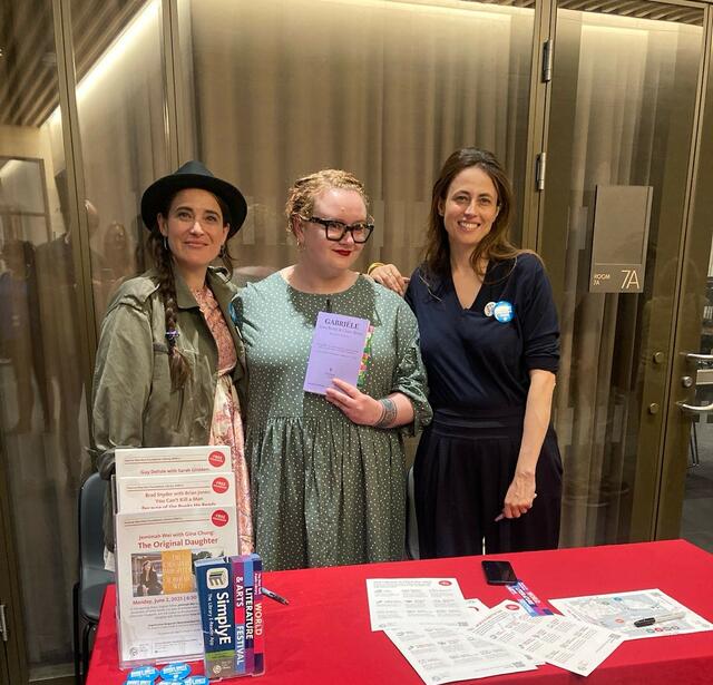 Claire Berest (à gauche) & Anne Berest (à droite) au NYPL en avril 2025