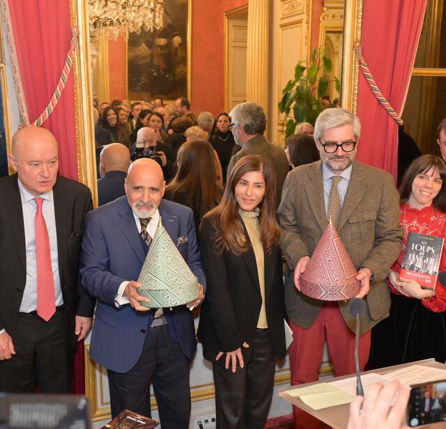 Les lauréats du prix « I Scemi Astutti – Entre Deux Rives » 2025 entourés des membres du jury