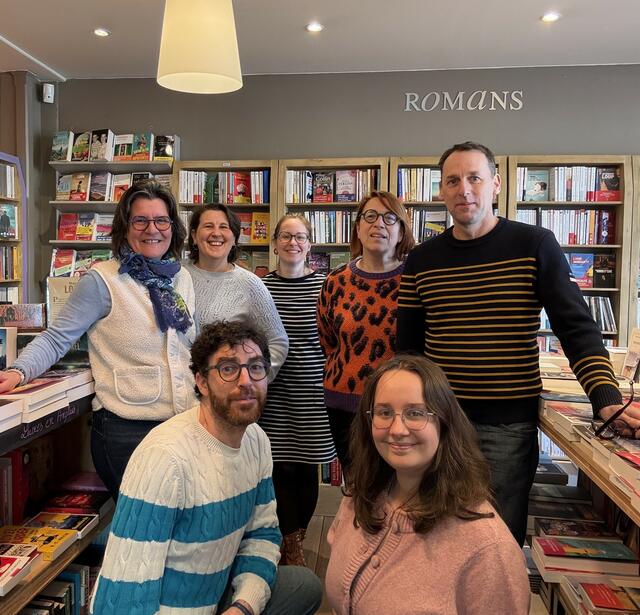 Equipe de la Librairie Le Chat Pitre : 1er plan, Jonathan, Clémence – second plan, Claire, Karine, Clémence, Cécile, Laurent