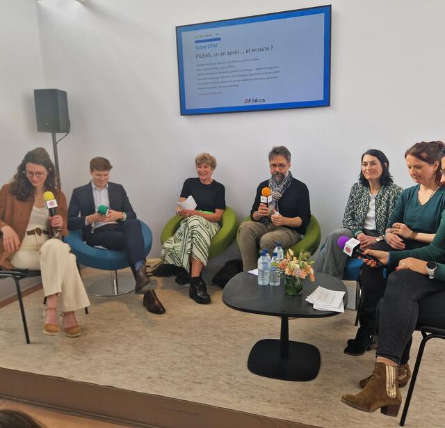 La première table ronde organisée par Filéas avec Harriet Seegmuller (Filéas), Maxime Bonnassies (Média Participations), les auteurs Anne-Claire Lévêque et Marc-Antoine Boidin, Sigolène du Besset (Le Gros Caillou) et Gersende Guingouain (SLF)