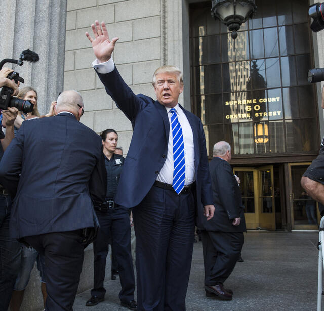 DonaldTrumpRepors For Jury DutyIn Manhattan en 2015