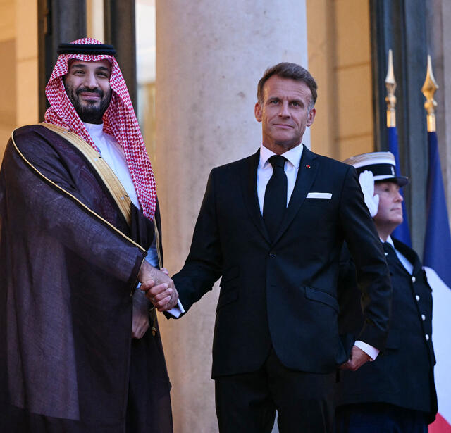 Mohammed ben Salmane et Emmanuel Macron à l'Elysée le 24 août 2026 (c) Lou Benoist - AFP.jpg
