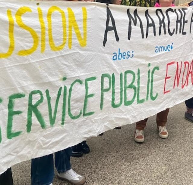 Manifestation contre la fusion de l'Abes et de l'Amue