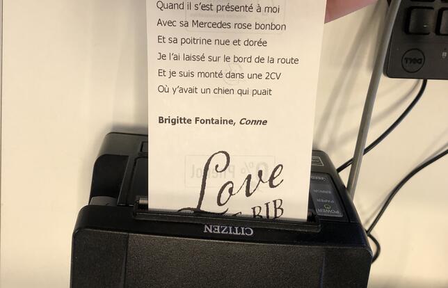 Un ticket amoureux pour la Saint-Valentin 2024 dans la médiathèque centrale de Rosny-sous-Bois.