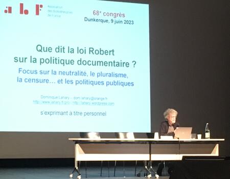 Dominique Lahary, donnant une conférence sur la loi Robert au Congrès de l'ABF 2023.