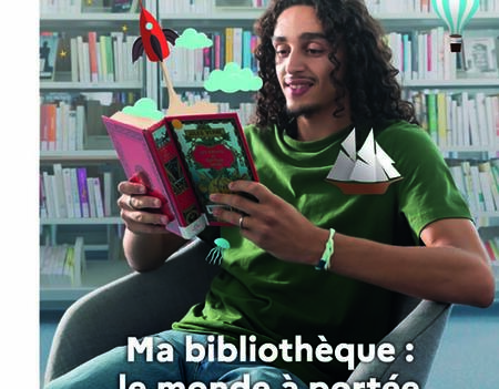 L'affiche de la campagne de communication du ministère de la Culture lancée en septembre 2023, « Ma bibliothèque : le monde à portée de main »