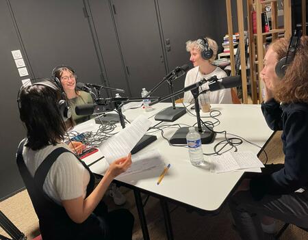 L'équipe de Livres Hebdo dans le studio des Voix du Livre