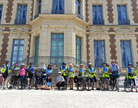 Photo de groupe devant le château de Sceaux