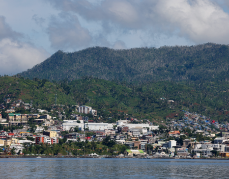Vue du port de Mamoudzou, chef-lieu de Mayotte