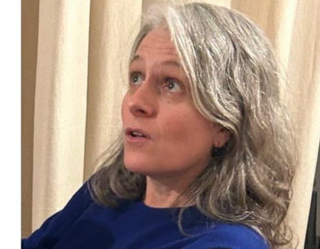 Natacha de la Simone, responsable de la librairie L'Atelier, à Paris