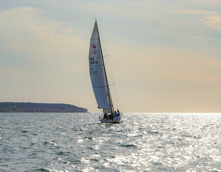 La littérature maritime a ses auteurs phares, ses maisons d'édition, et ses librairies amies, souvent installées sur le littoral