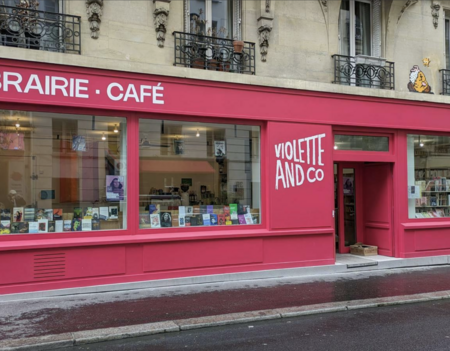 Violette and Co, à Paris, fait partie des librairies ciblées par des actes de vandalisme