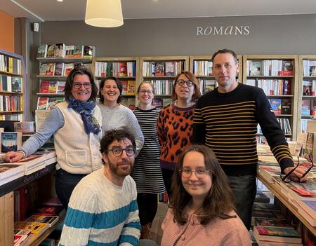 Equipe de la Librairie Le Chat Pitre : 1er plan, Jonathan, Clémence – second plan, Claire, Karine, Clémence, Cécile, Laurent