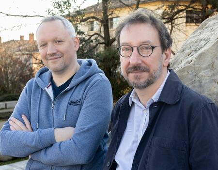 Jibé et Mathieu Diez devant le Gros Caillou de la Croix-Rousse à Lyon