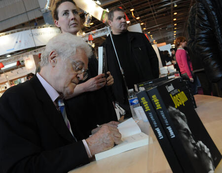Lionel Jospin en dédicace au Salon du livre 2010