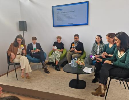 La première table ronde organisée par Filéas avec Harriet Seegmuller (Filéas), Maxime Bonnassies (Média Participations), les auteurs Anne-Claire Lévêque et Marc-Antoine Boidin, Sigolène du Besset (Le Gros Caillou) et Gersende Guingouain (SLF)