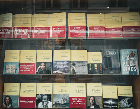 La vitrine des éditions Grasset, rue des Saints-Pères, à Paris
