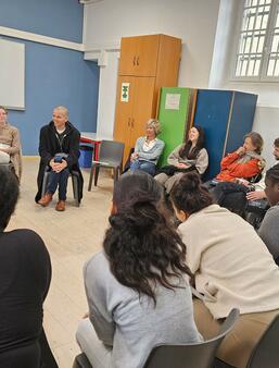 Rencontre entre Abdellah Taïa et des détenues à la prison pour femmes de Versailles