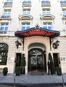 La façade de l'hôtel Royal Monceau, à Paris