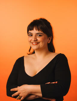 Victoire Tuaillon lance en solo son nouveau podcast "Renverser la table", disponible dès le 25 juillet - Photo Elsa Leydier 