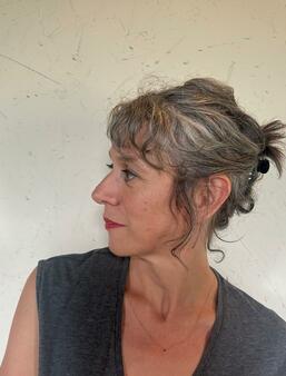Coline Meirieu, responsable de la médiathèque Loubon, à Marseille