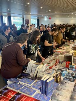La librairie des Utopiales le samedi après-midi.