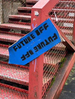 Pancarte du Future Off