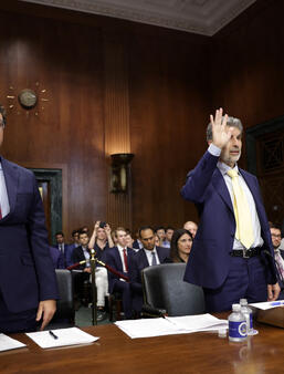 Dario Amodei, Pdg d'Anthropic, Yoshua Bengio, fondateur de Mila et Stuart Russel, professeur à Berkeley