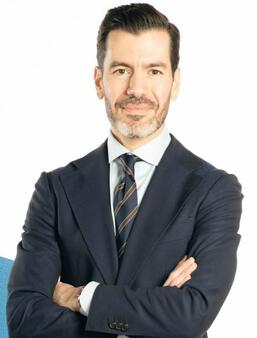 Adrian Lopez, DRH de Louis Hachette Group