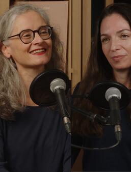 Anne Godard au micro d'Aurélie Lévy