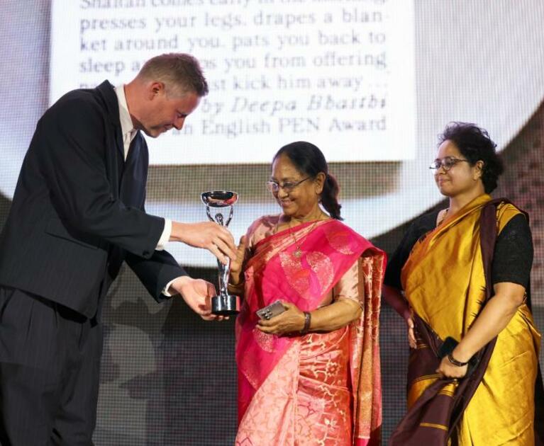 Banu Mushtaq et sa traductrice Deepa Bhasthi, lauréates de l'International Booker Prize 2025