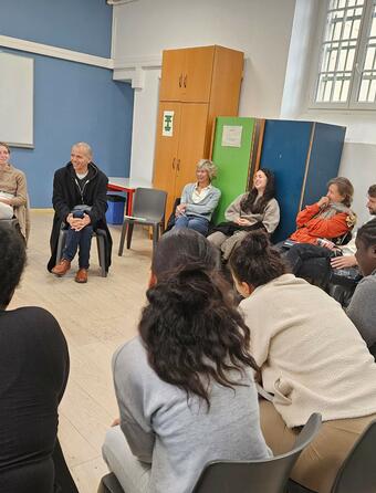 Rencontre entre Abdellah Taïa et des détenues à la prison pour femmes de Versailles