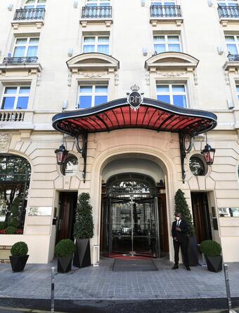 La façade de l'hôtel Royal Monceau, à Paris