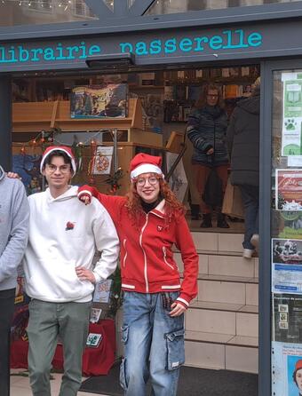 L'équipe de la libraire Passerelle à Dole préparée pour la période des fêtes